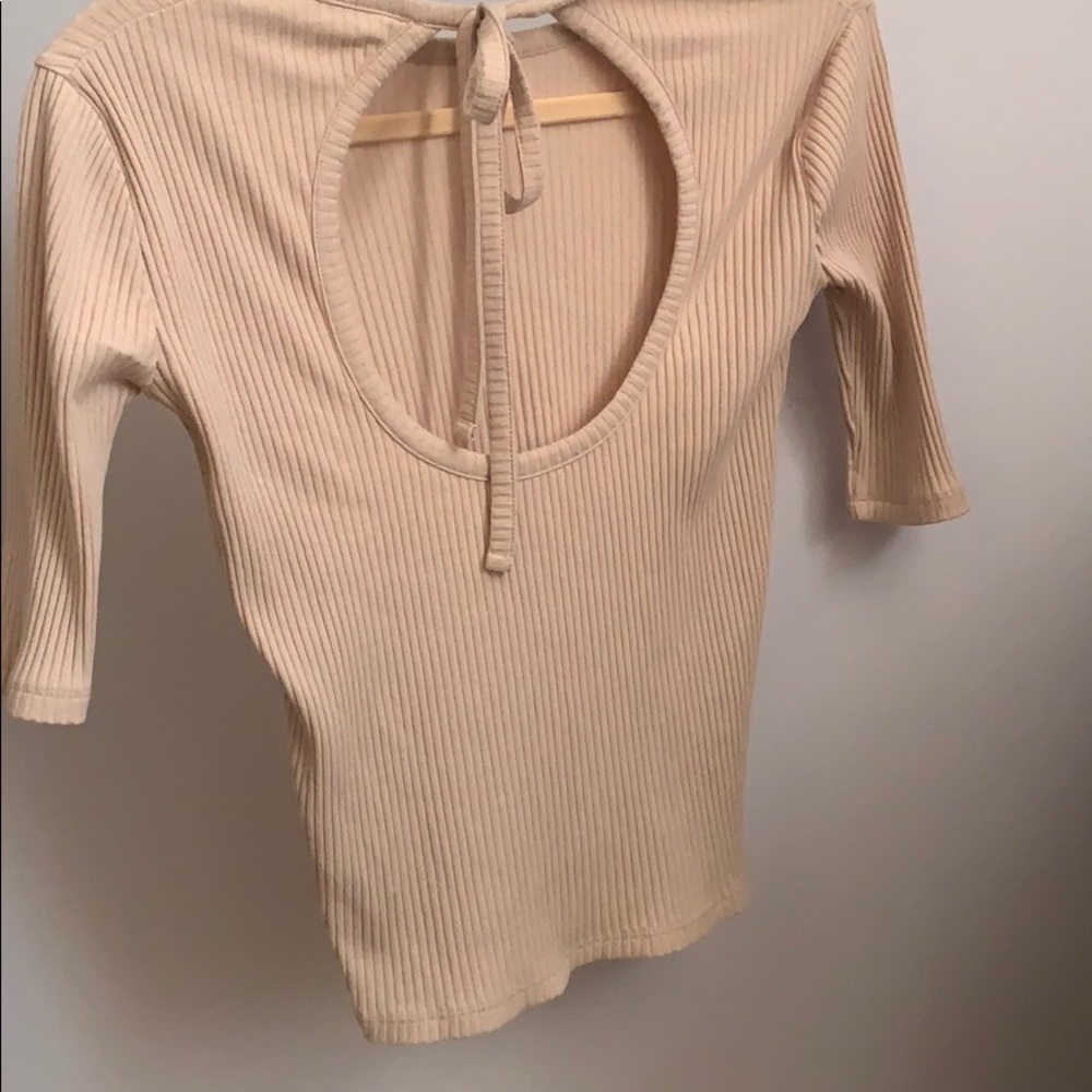 Mauve / blush pink top with open / tie back